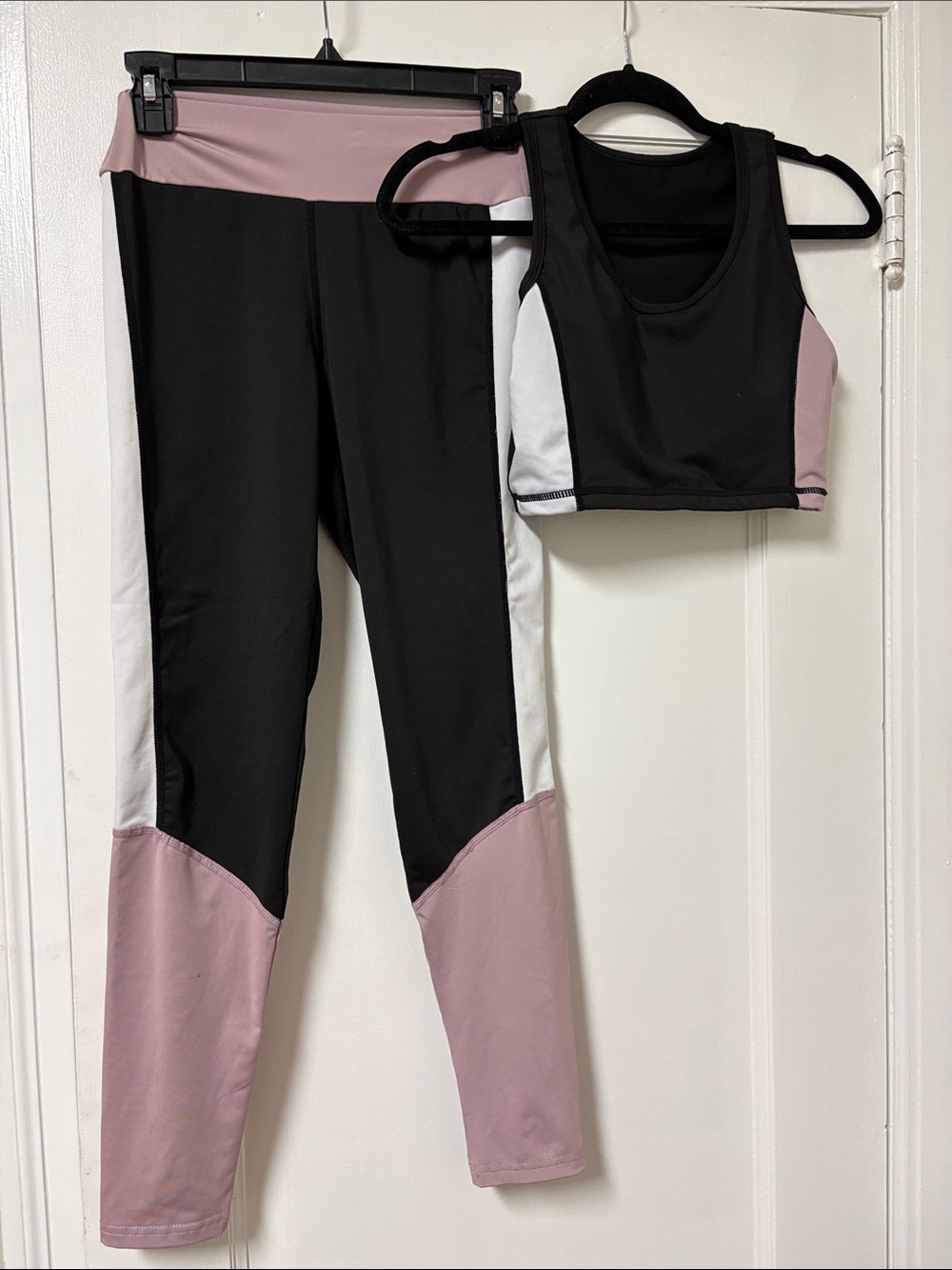 Women’s Colorblock High-Waist Leggings & Sports Bra Set - Black & Mauve
